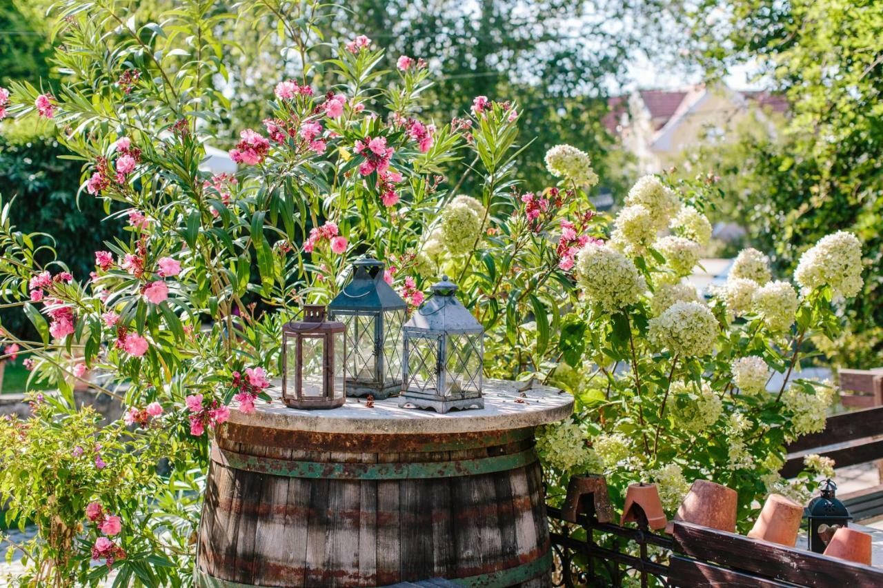 Oleander Romantik Zimmer Trausdorf an der Wulka Екстериор снимка